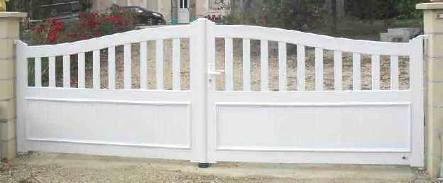 Portail en PVC avec battants sur mesure - Bonjour 27